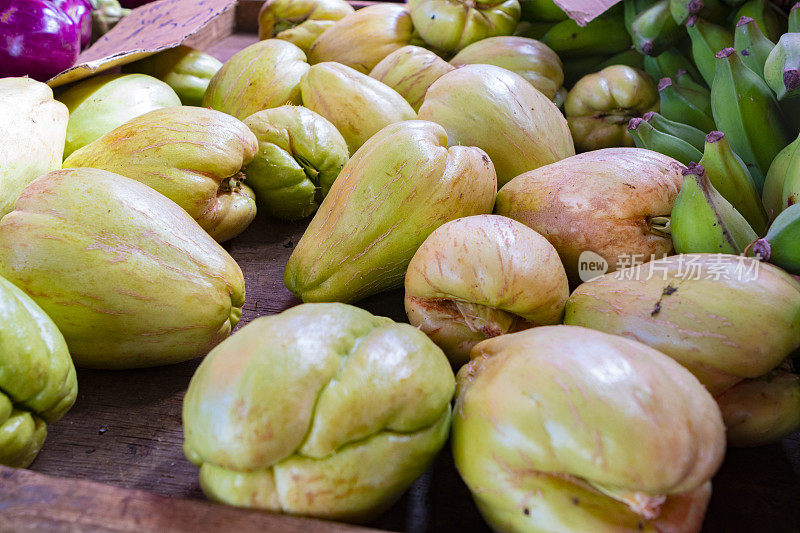 Chayote[1] (Sechium edule)，在市场中也被称为mirliton和choko